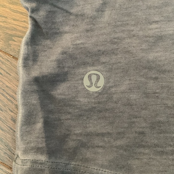 Lululemon cut back crop tank - Picture 3 of 3